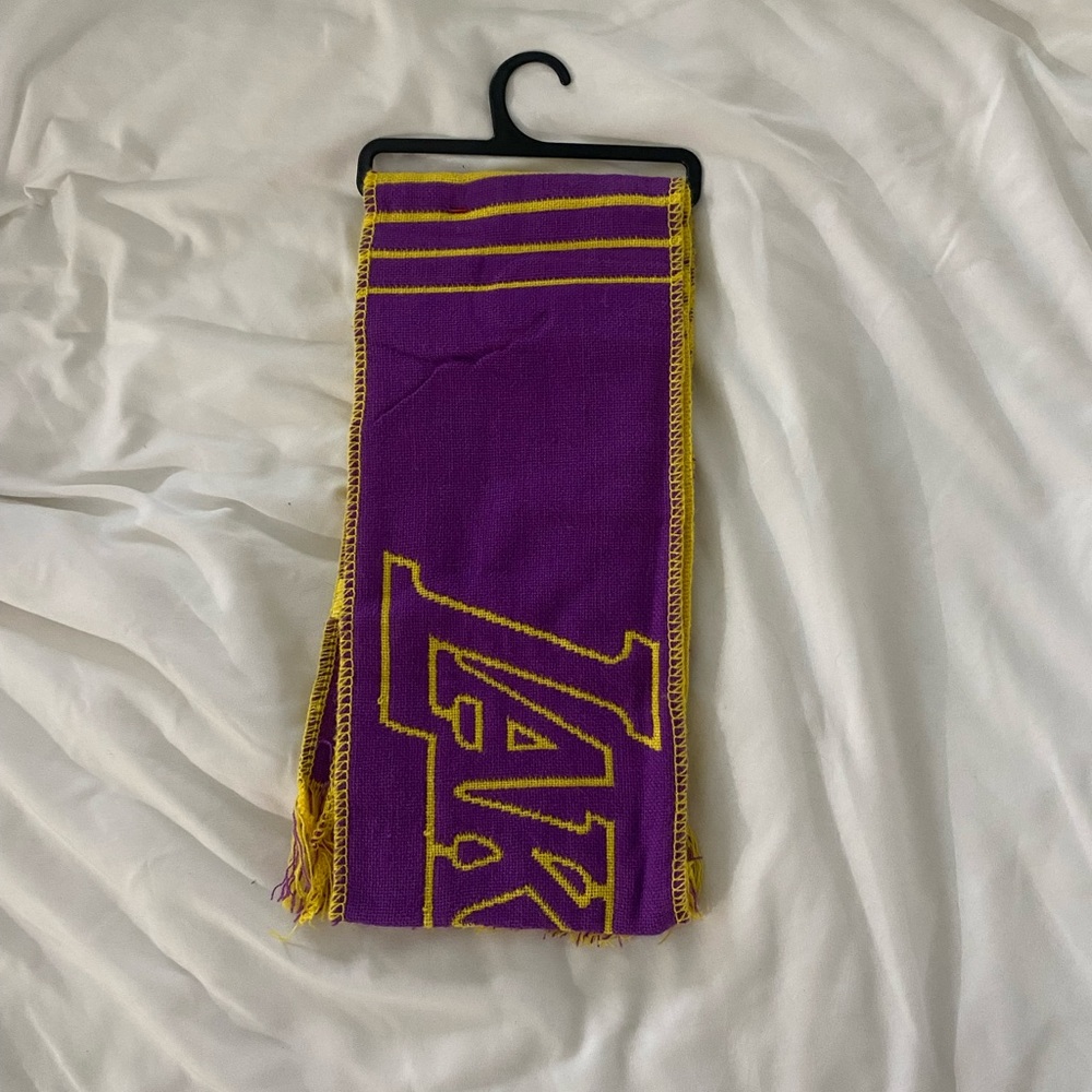 Lakers scarf